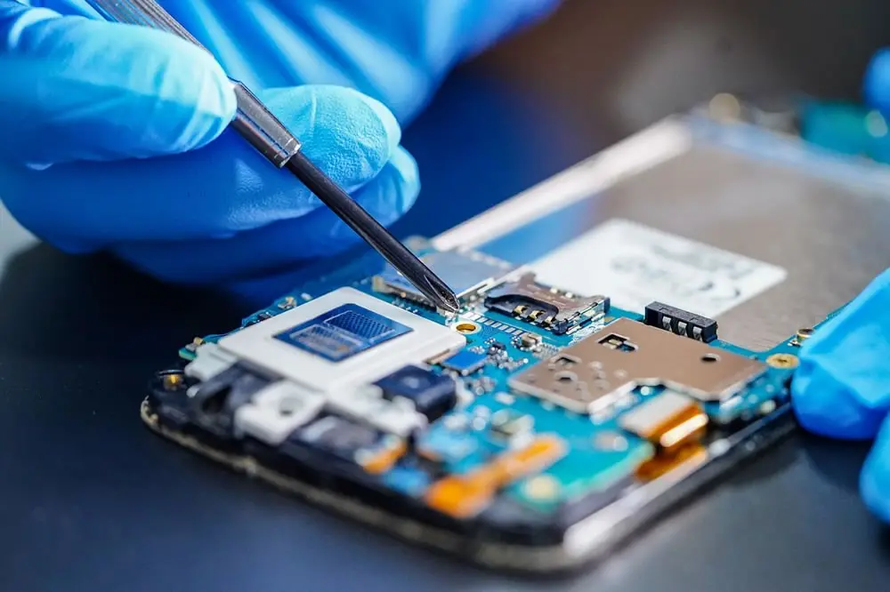 curso-reparacion-de-celulares-y-tablets.webp